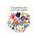 Il bambino con i fiori nei capelli.